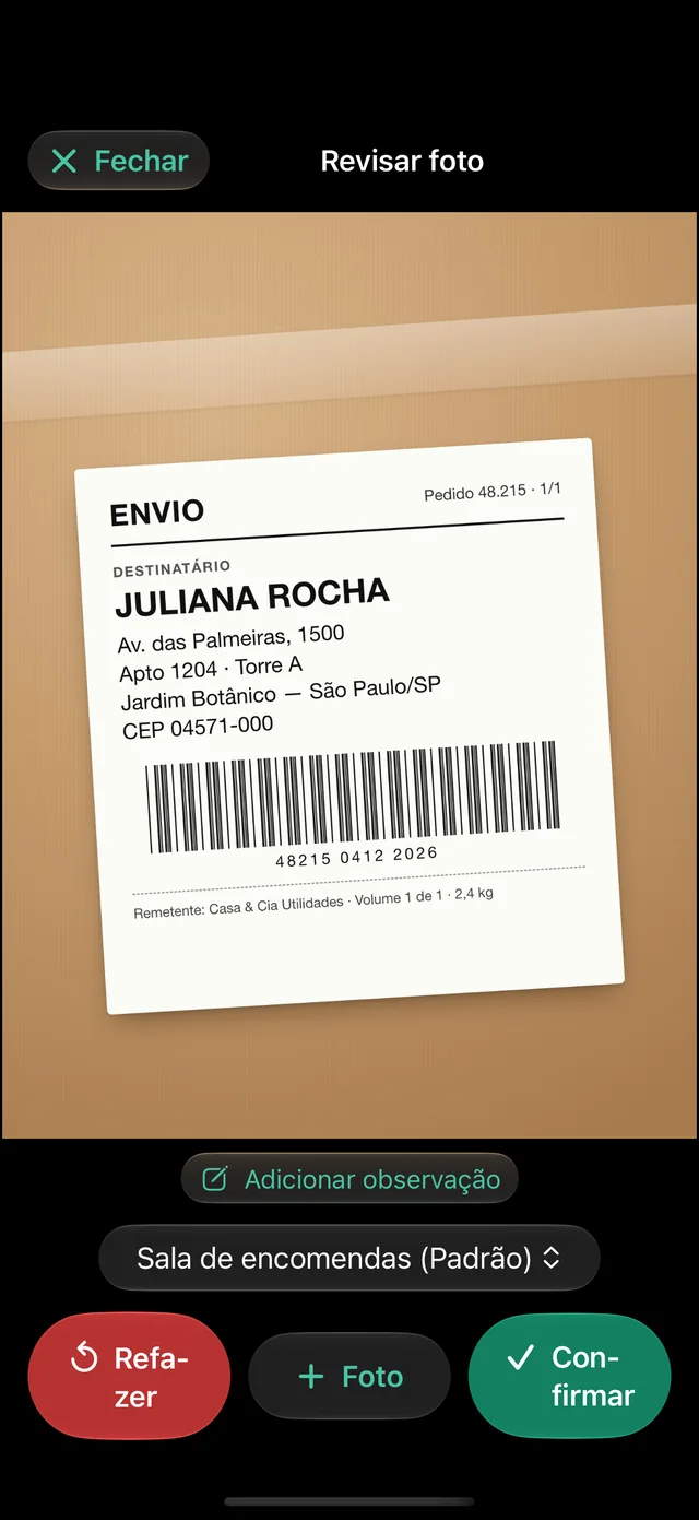 Foto da etiqueta sendo revisada no registro da encomenda